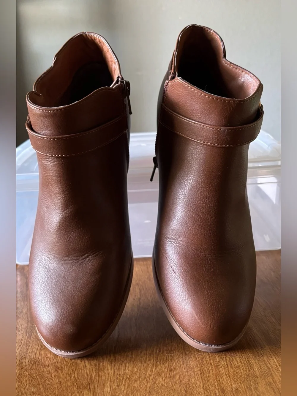 Girl’s-Kids brown ankle bootie with buckle accent